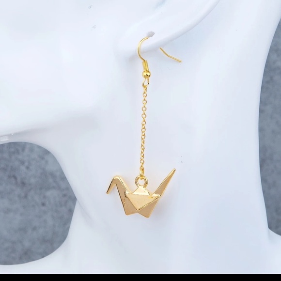 BRAND NEW BEAUTIFUL ORIGAMI CRANE EARRINGS - Picture 3 of 3